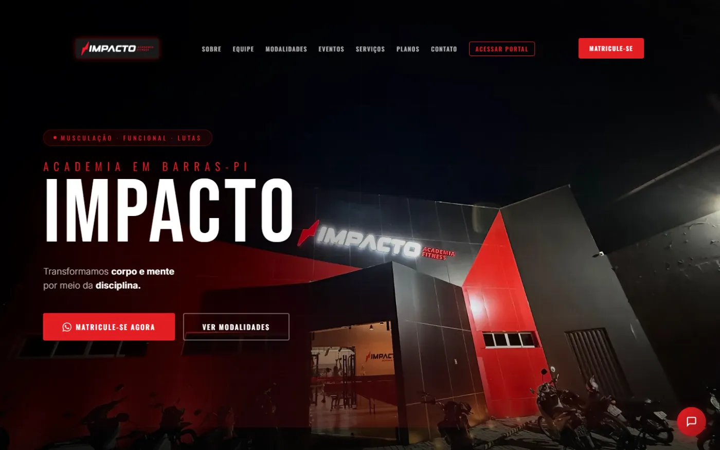 Página inicial do site da Impacto Academia no computador: a fachada da academia à noite, o título Impacto e o botão Matricule-se agora.